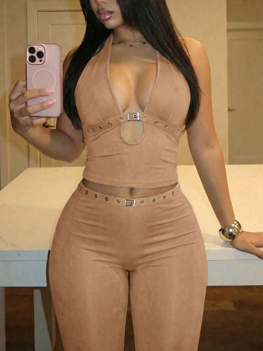 Slaydiva 夏季性感吊带钩编露脐上衣和喇叭裤两件套 - 卡其色 - 查看 1