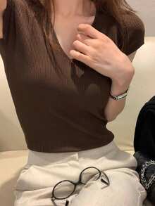 DAZY V領羅紋修身無袖背心，百搭極簡針織女款夏季細肩帶上衣 - 咖啡棕 - 查看 3