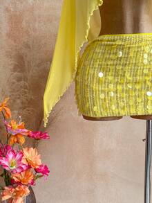 Nuevo top suelto con hombro asimétrico y transparente con lentejuelas doradas y falda mini fruncida de cintura baja asimétrica, estilo bohemio, boho, para vacaciones, vintage, fiestas, - Amarillo 2 - Ver 4