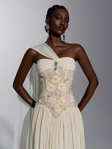 Elitara Elegant Queen Casual Cream Elastic Mesh Fabric Beaded Patchwork Sequins Buckle Decor Ruched Bust Voluminous Skirt Party Formal Bridal Dress - Light Yellow - View 2