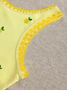Resyla Top de tirantes ajustado para mujer talla grande con estampado de limones bordado en toda la prenda y ribete de encaje triangular - Amarillo - Ver 5