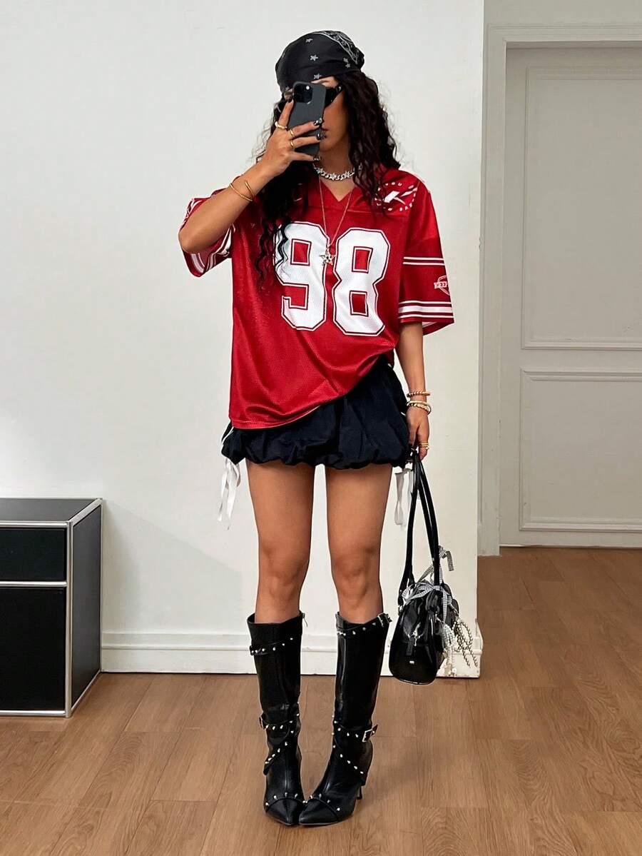 SHEIN PETITE CURVE 大尺碼女款復古優雅休閒Y2K街頭風網格數字圖案棒球T恤，紅白條紋，適合夏季度假與戶外穿著，適用於日常通勤、派對、婚禮、海灘、畢業典禮、聖誕節、新年、感恩節、時尚出遊、預約、通勤、亮面、情人節、度假及其他場合。運動 - 紅色 - 查看 1