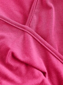 SHEIN MOD 大尺碼復古抓皺裝飾交叉露背綁領T恤 - 玫紅色 - 查看 3