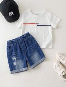 SHEIN 2 piezas Conjunto de camiseta de manga corta con estampado de letras inglesas y pantalones cortos de mezclilla azul claro para niño pequeño de verano - Multicolor - Ver 4