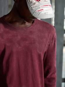 Manfinity RebelGame 男士長袖T恤，刺繡補丁裝飾，度假風格，父親節禮物，足球主題 - 酒紅色 - 查看 6