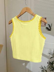 Resyla Top de tirantes ajustado para mujer talla grande con estampado de limones bordado en toda la prenda y ribete de encaje triangular - Amarillo - Ver 2
