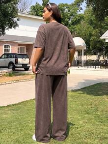 SHEIN EZwear 2pcs/Set Plus Size Women Letter Embossed Round Neck Short Sleeve T-Shirt And Casual Loose Pants - Chocolate Brown - View 2