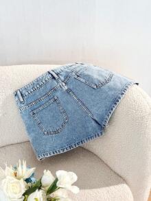 Comfortcana Celana Pendek Denim Kasual Modis Wanita dengan Hiasan Rhinestone dan Saku - Light Wash - View 5