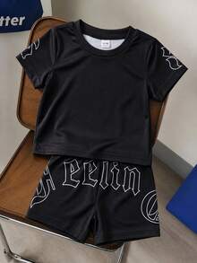 SHEIN Conjunto de 2 piezas para bebé niño, infante y niño pequeño, negro, casual de verano para escapada urbana, camiseta de punto con cuello redondo y manga corta con gráfico en inglés & pantalones cortos a juego, 6M-3T - Multicolor - Ver 5