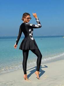 Swim Mulvari Conjunto burkini de verano para mujer con estampado de plantas de estilo conservador en contraste - Negro - Ver 2