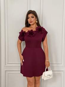 Femmeverse Vestido corto de mujer talla grande de unicolor con decoración floral y diseño de hombros fruncidos - Burdeos - Ver 6