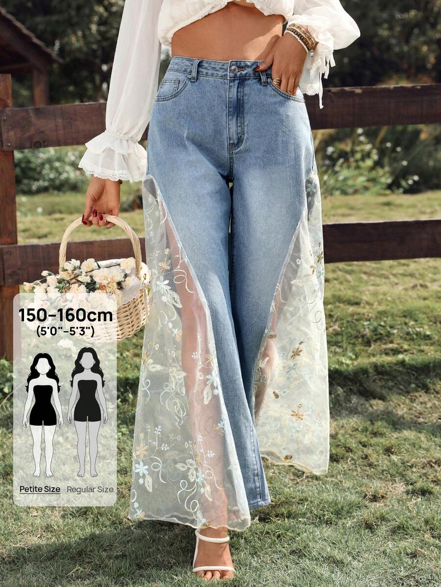 SHEIN PETITE Jeans a gamba larga da donna con ricamo floreale e inserti in rete, ideali per le vacanze - Lavaggio chiaro - Visualizzare 1