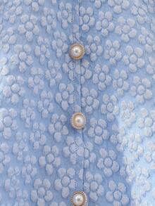 SHEIN Elladie kids 女童（小号）春夏新款甜美简约连衣裙，正面饰有白色3D蝴蝶结，浅蓝色提花花卉面料，白色泡泡袖，收腰设计，白色珍珠纽扣，适合年轻女孩，韩式简约风格，优雅休闲时尚可爱，适合日常穿着、上学、外出、度假、派对等场合。 - 藍色 - 查看 7