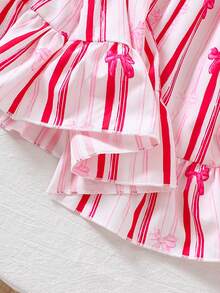SHEIN Elladie kids 女童春夏休闲时尚新款连衣裙，后背蝴蝶结设计点缀，红色蝴蝶结条纹印花图案梭织面料，无袖修身A字连衣裙，面料柔软舒适，适合女孩穿着，可爱休闲，适合日常、上学、外出、度假等场合。 - 紅色 - 查看 9