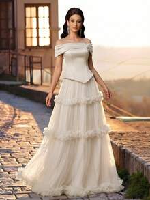 Aureia Đầm dạ hội nữ cao cấp sang trọng phong cách vintage trễ vai một bên màu kem, vải satin phối patchwork, đính đá thủ công, voan lưới thiết kế hoa 3D, dáng chữ A, phù hợp cho lễ hội, đám cưới, dạ tiệc, tiệc chiêu đãi doanh nghiệp và các sự kiện khác - Màu be - Xem 4
