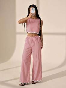 SHEIN PETITE Bộ 2 món áo tank top cổ tròn họa tiết kẻ caro và quần lưng thun cho nữ, viền ren, thiết kế phối màu tương phản, kẻ caro đen trắng, vải crepe không co giãn, bộ quần tây casual, trang phục mùa hè cho nữ, quần áo mùa hè, bộ đồ mùa hè nữ, phong cách thanh lịch trí thức, trang phục mùa xuân nữ, casual, tối giản, đi làm, phong cách Pháp cổ điển, bộ đồ đi biển, trang phục nghỉ hè, trang phục nghỉ dưỡng cho nữ - Đỏ - Xem 3