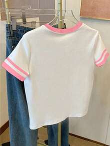 少女 T-shirt，復古美式校園經典 Logo 圖案短袖套頭衫，適合夏季穿著，美式大學風度假穿搭，白色修身休閒日常風，粉色花卉條紋時尚風，舒適百搭適合日常穿著；馬術風粉色修身短套裝，適合春夏秋冬；粉色滾邊 T-shirt - 彩色 - 查看 2