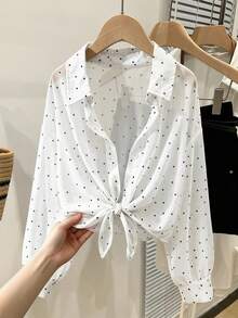 SHEIN 女童秋季過渡輕量外套，防曬翻領短版上衣，黑白波點印花，透視長袖外穿，優雅可愛，通勤休閒襯衫，可搭配洋裝與牛仔褲，四季皆宜 - 白色 - 查看 2