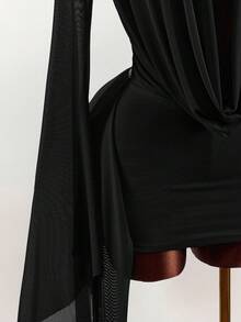 Amplova Gaun Mini Bodycon Nuansa Romantis untuk Liburan, Warna-warna Alami, Kerah Berpotongan Rendah, Lengan Mengembang - Hitam - View 6