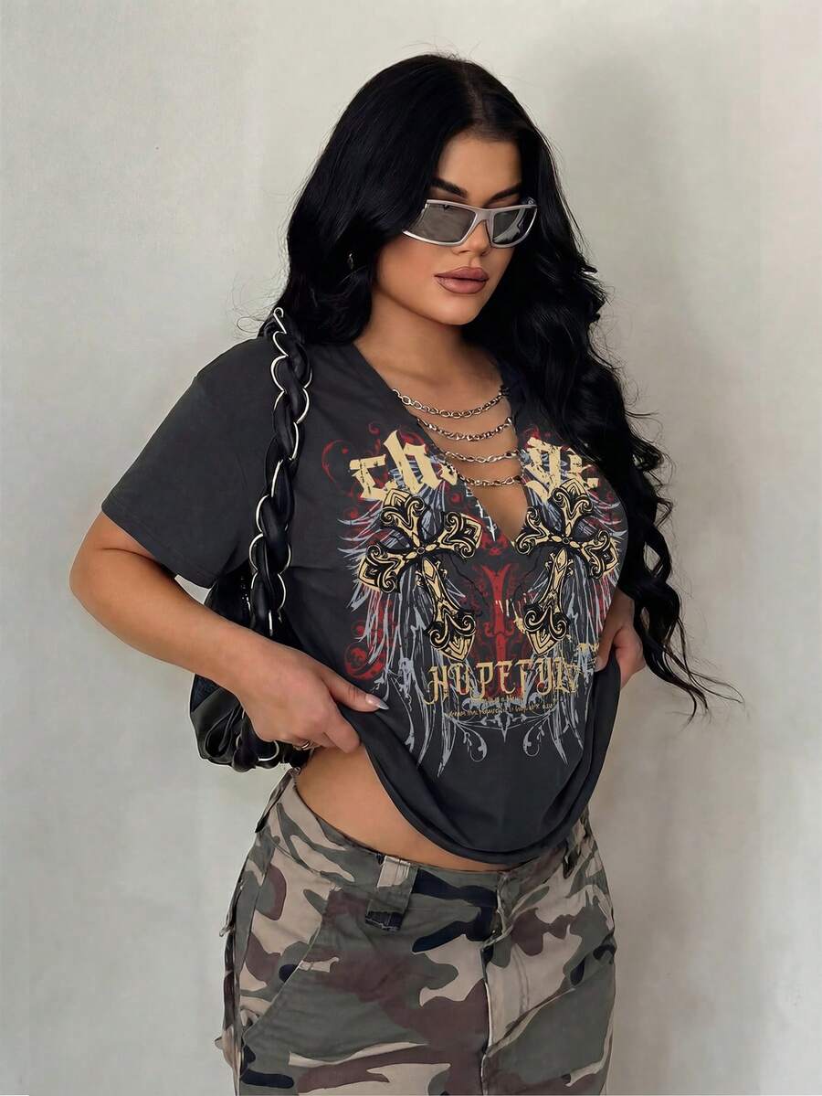 SHEIN SXY Dark Green Edgy Graphic Print Chain V-Neck T-Shirt For Women Y2K 90s Cowboy Goth Grunge Inspired Short Sleeve Casual Top Holiday Summer Concert - Dark Grey - View 1
