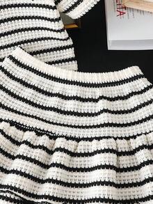 Genkimix Kids 女童套裝 馬刺繡圓領短袖紋理條紋針織T恤與甜美蛋糕裙，適合日常休閒、清新夏季度假、海灘、出遊的可愛甜美穿搭 - 黑與白 - 查看 5