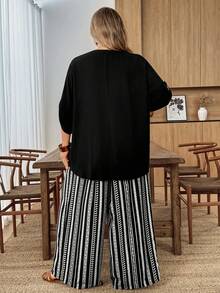 SHEIN CURVE+ 两件套加大码女式休闲V领短袖上衣和印花长裤度假套装，春秋季 - 黑色 - 查看 2