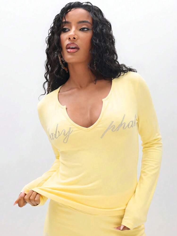 BABYPHAT ラインストーン スクリプトロゴ付き ノッチネック ロングスリーブ トップ (プラスサイズ)
