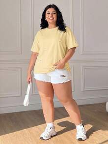 Solflare Plus Size Blue Daisy Embroidered Short Sleeve T-Shirt, Casual Spring/Summer Clothes - Pale Yellow - View 4