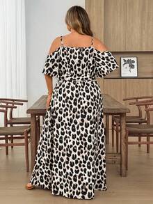 SHEIN CURVE+ 22號大尺碼女款音樂節海灘度假波希米亞風休閒度假洋裝，夏季純色露肩高開衩下擺綁腰設計 - 棕色 - 查看 3