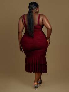CurvyTilda Đầm bodycon midi nữ size lớn cổ chữ V, nhún bèo gấu váy, đầm dự tiệc đi chơi thanh lịch - Màu Đỏ Sâu - Xem 2
