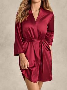 EverLounge Bata de satén con cinturón, cuello y puños de contraste, para descansar con estilo - Burdeos - Ver 5