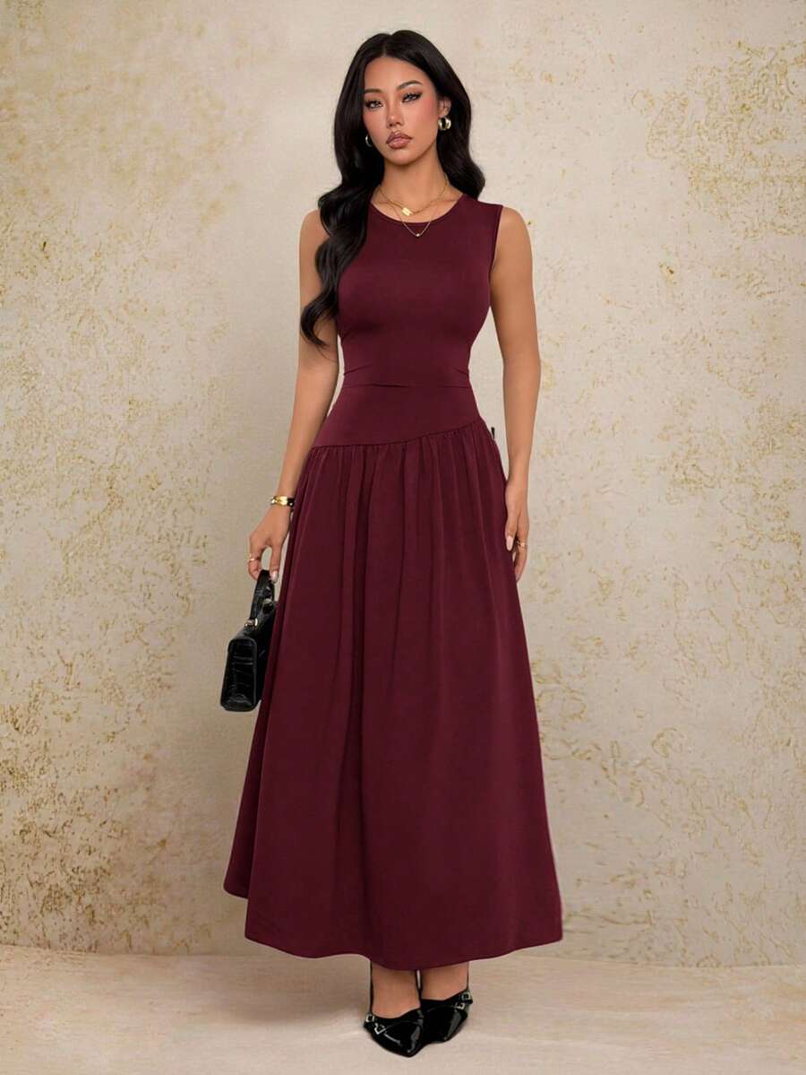 SHEIN PETITE 女款夏季極簡純色抓皺圓領無袖洋裝 - 酒紅色 - 查看 1