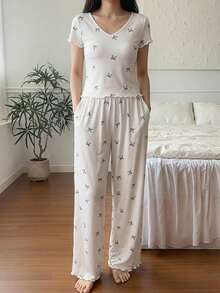 DAZY Bộ đồ ngủ nữ 2 món/set áo thun ngắn tay họa tiết bướm và quần dài ống suông, mùa hè - trắng - Xem 5