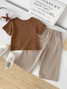 SHEIN Playful Pals 2件組 幼童男童可愛休閒套裝，圓領「LITTLE BOY'S」字母印花短袖上衣搭配直條紋長褲，適合春夏季日常與旅行穿著 - 棕色 - 查看 3
