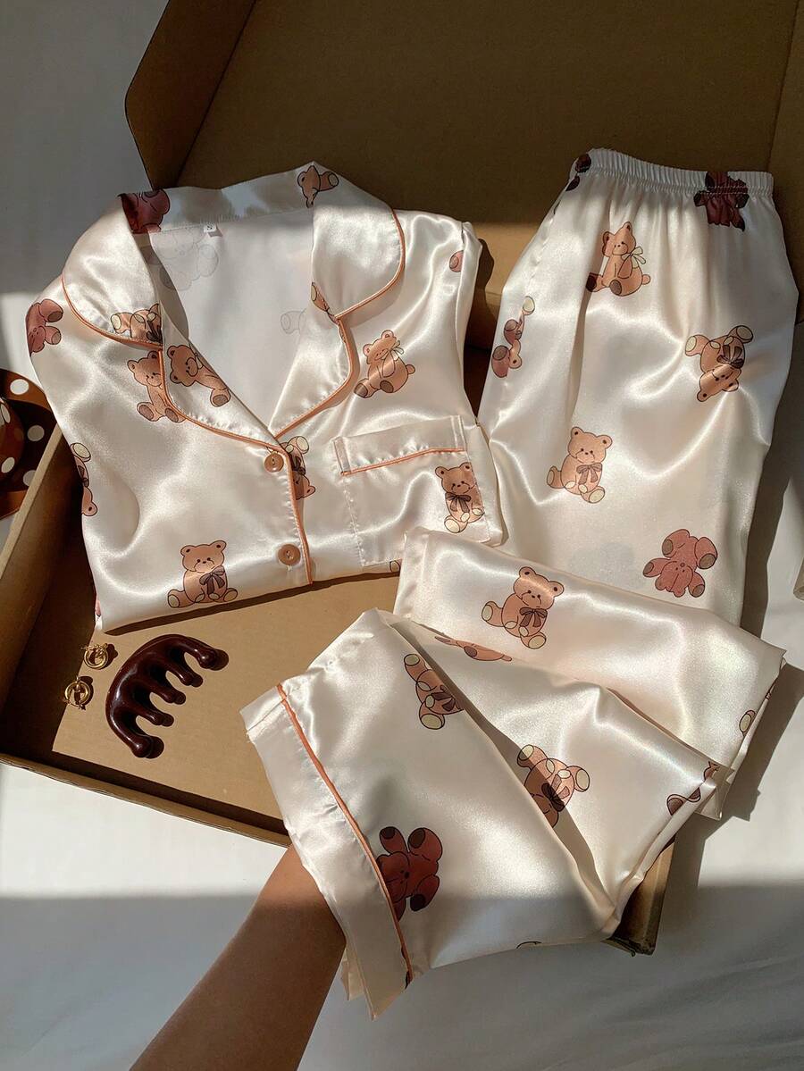 Comfortcana 翻领上衣和裤子,熊印花仿丝面料,女士睡衣套装,秋冬舒适优雅细节 - 杏色 - 查看 1