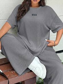 SHEIN EZwear 2pcs/Set Kaos Lengan Pendek Wanita Ukuran Besar Warna Abu-abu dengan Motif Huruf dan Celana Panjang Lebar, Musim Semi/Panas - Grey - View 1