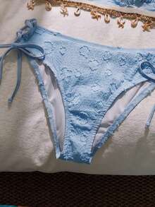 Swim Lushoire Swim Mod 新款女款優雅波希米亞風 2 件式黃色紋理花卉三角比基尼套裝，Y2K Spice Girl 復古可愛甜美海濱時尚 90s/2000s 風格海灘航海風－2 件式泳衣含掛脖上衣、紋理花卉壓紋布料、貝殼與海星吊飾飾邊、側綁帶性感三角褲，修身女性輪廓海灘裝，適合夏季度假、泳池派對與音樂節 - 淺藍色 - 查看 10