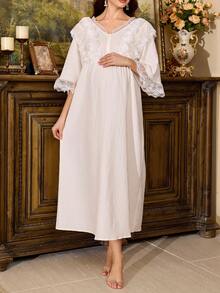 PalaceNights French Retro Maternity Dress, Lace Ruffle Hem Loose Pregnancy Long Dress, Gentle Style Housedress - White - View 3