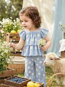 SHEIN Vintaside Kids 幼女雛菊印花格紋2件套套裝，可愛藍色格紋荷葉邊露肩上衣 & 寬鬆長褲套組，夏季休閒透氣兩件式女嬰服裝 1-6歲 - 藍色 - 查看 3