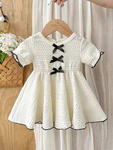 SHEIN Vintaside Kids 新生女嬰洋裝 - 春夏系列 - 杏色短袖蝴蝶結款式，甜美可愛女嬰洋裝，公主風袖子，飄逸裙擺，針織提花面料，優雅嬰兒洋裝，適合日常穿著，可用作嬰兒里程碑禮物 - 杏色 - 查看 4