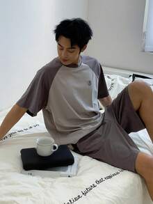 DAZY Bộ đồ ngủ vải mềm họa tiết chữ và đồ họa mùa hè màu tương phản cho nam - Nhiều màu - Xem 7