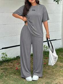 SHEIN EZwear 2pcs/Set Kaos Lengan Pendek Wanita Ukuran Besar Warna Abu-abu dengan Motif Huruf dan Celana Panjang Lebar, Musim Semi/Panas - Grey - View 4