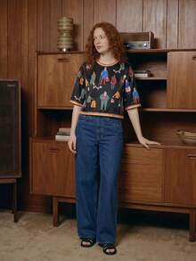 CAJUNI T-Shirt Cropped Top With People Print, Fun, Casual, And Playful. - Multicolor - View 5