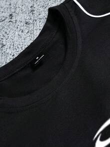 Sport MetroGents Camiseta de manga corta con cuello redondo y hombros caídos con estampado de líneas para hombres de talla grande - Negro - Ver 5