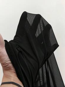 Amplova Gaun Mini Bodycon Nuansa Romantis untuk Liburan, Warna-warna Alami, Kerah Berpotongan Rendah, Lengan Mengembang - Hitam - View 8