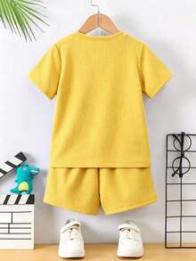 SHEIN Setelan Kaos Lengan Pendek Kerah Bulat Bergaris dengan Kantong dan Celana Pendek Kasual untuk Anak Laki-Laki - Kuning - View 2