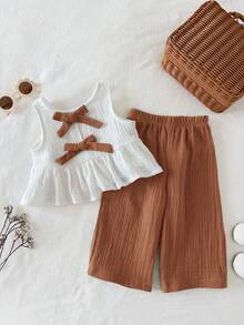 SHEIN Set de 2 piezas de camiseta de tirantes y pantalones de cintura elástica con decoración de lazo, estilo casual y dulce para bebé niña en verano - Marrón - Ver 3
