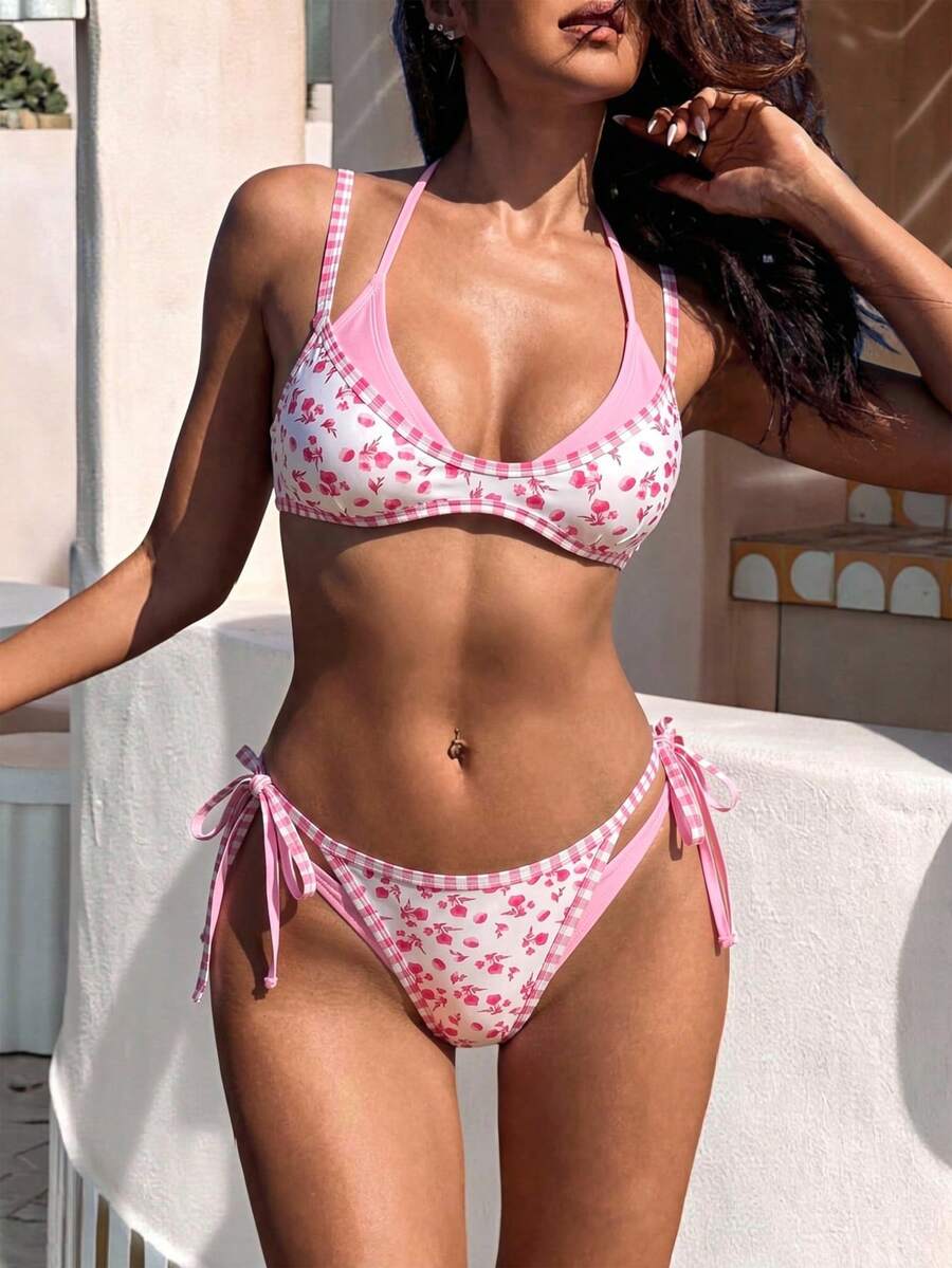 Swim Vcay Swim Mod 新款女款優雅俏皮性感波西米亞風可愛兩件式比基尼套裝,黃色底色配紅色花卉印花與粉色格紋飾邊假對比色設計,三角上衣與側綁帶泳褲 - 甜美鄉村風泳裝 - 修身可調節綁帶,海灘夏日氛圍 - 適合夏季海灘度假、泳池派對、音樂節、婚禮、春季假期度假村穿搭、熱帶度假 - 粉色 - 查看 1