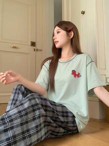 DAZY 女款夏季小馬裝飾寬鬆對比滾邊T恤上衣與格紋睡褲睡衣套裝 - 綠色 - 查看 7