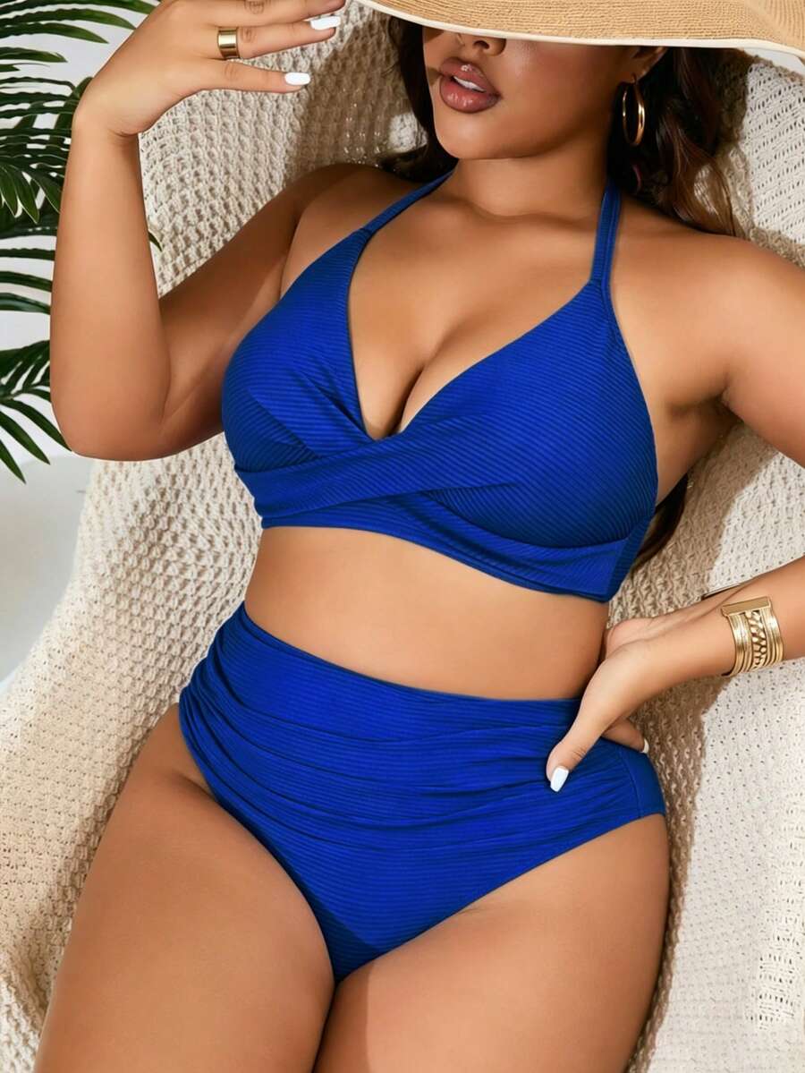 Swim Basics 大尺碼女款 2 件組純色掛脖開衩比基尼泳衣套裝,時尚極簡海灘度假風 - 寶藍色 - 查看 1